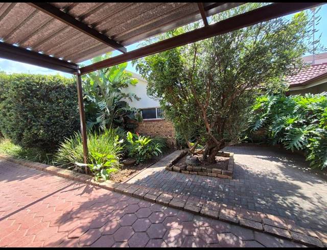 4 BEDROOM HOUSE FOR SALE IN ROOIHUISKRAAL